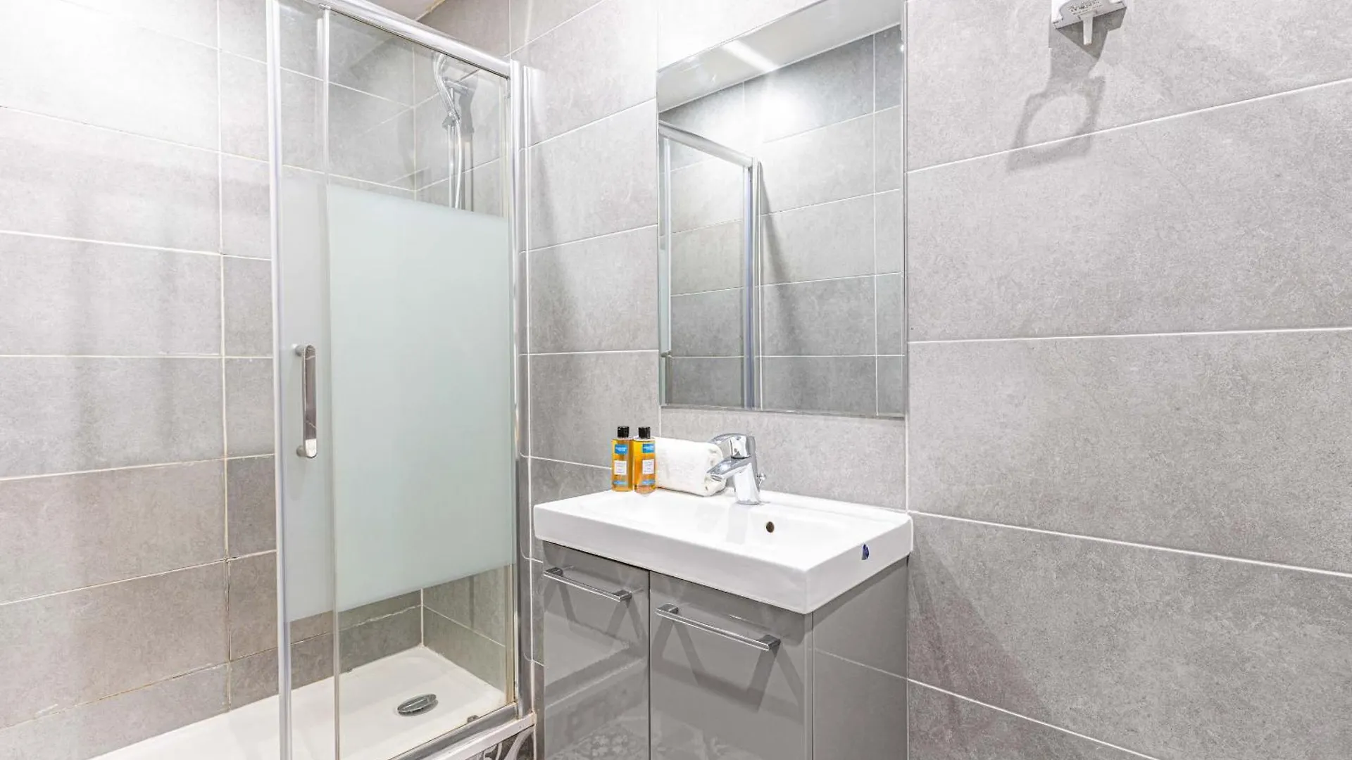 Apartment Urban Flat 18 - 2 Bedrooms Flat In Central Paris France